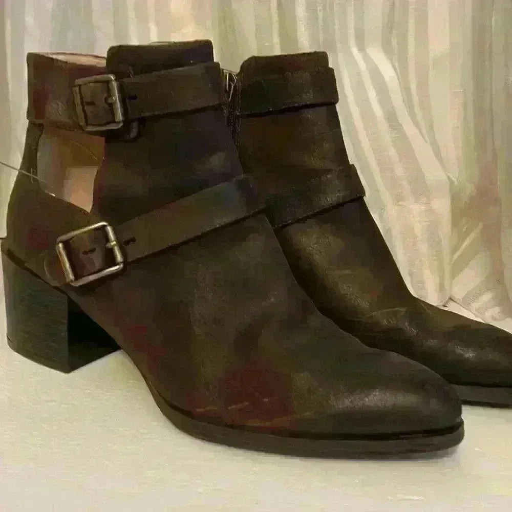 Leather booties. In excellent condition!